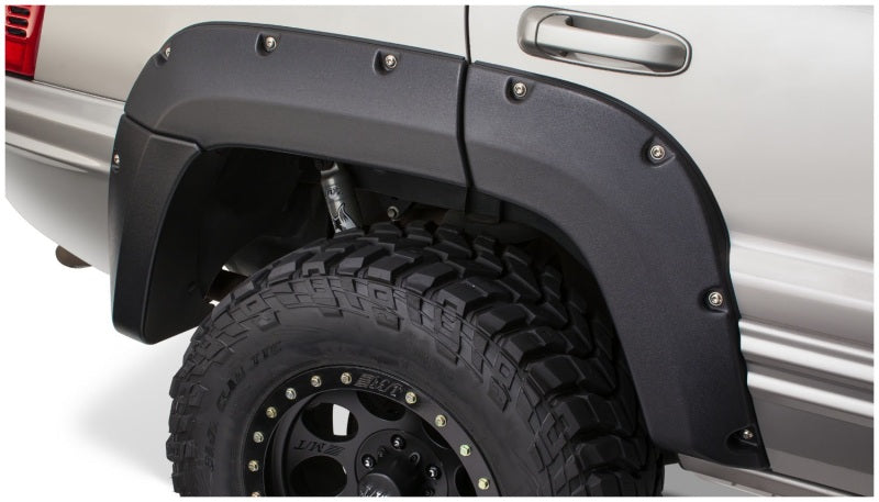 Bushwacker 99-04 Jeep Grand Cherokee Cutout Style Flares 2pc - Black