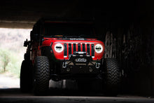 Load image into Gallery viewer, DV8 Offroad 2018+ Jeep Wrangler JL/Gladiator LED Projector Headlights